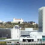 Spacious Apartment With Amazing Castle View