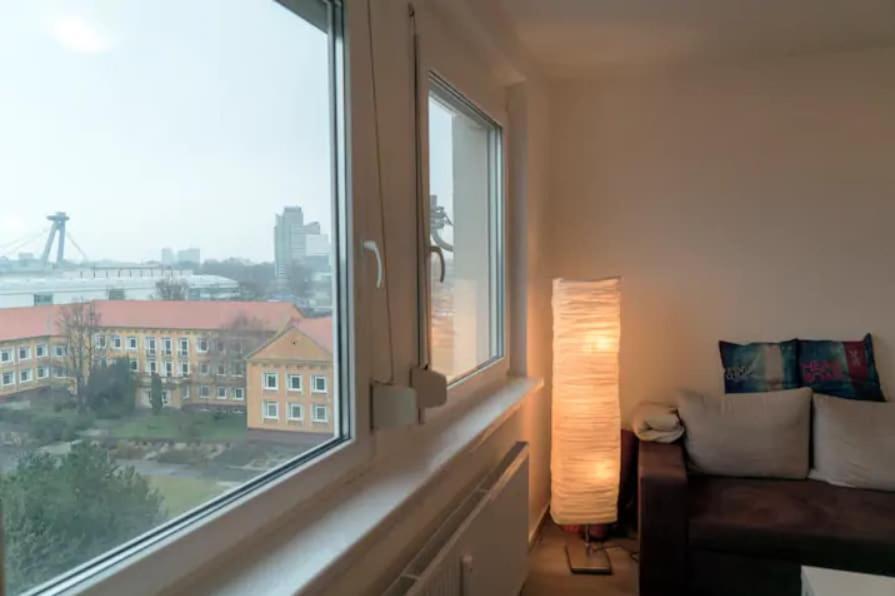 Spacious With Amazing Castle View *
