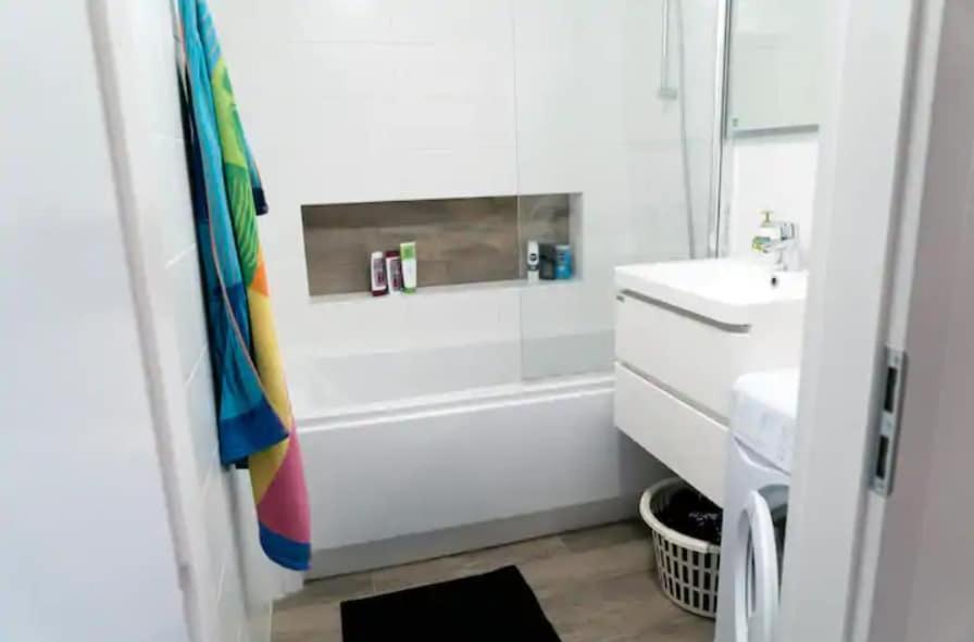 Spacious With Amazing Castle View Apartmán